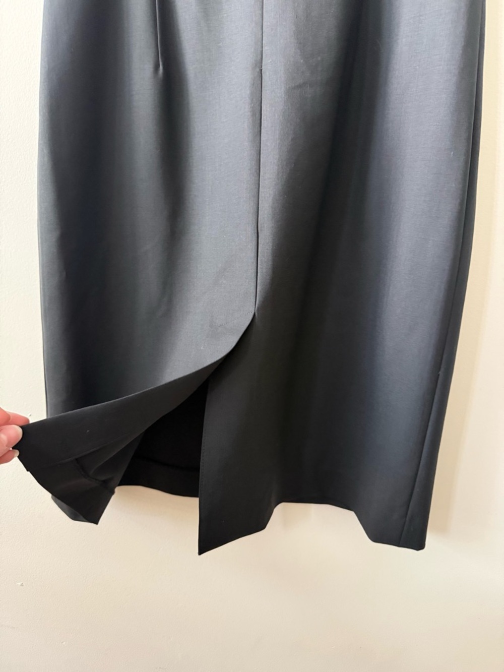Theory Sleek Sleeveless Fitted Black Good Wool Dress - Picture 5 of 10